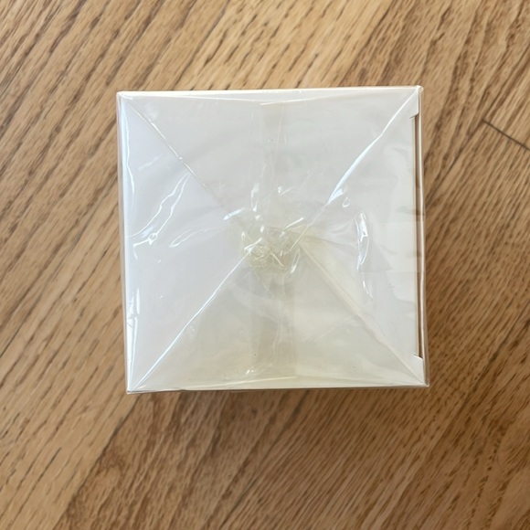 diptyque violet scented candle - Picture 5 of 5